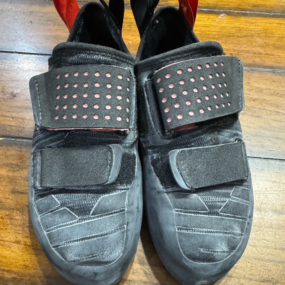 Black Diamond Athletic Shoes Black and Red Velcro Closure